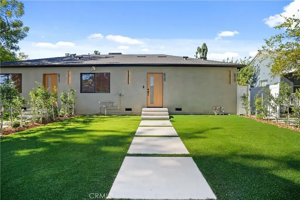 6935 Jellico Avenue, Lake Balboa