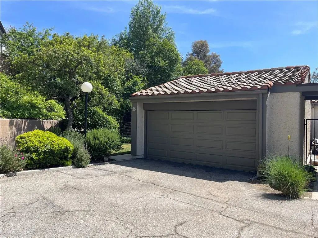 11427 Tampa Avenue 76, Porter Ranch