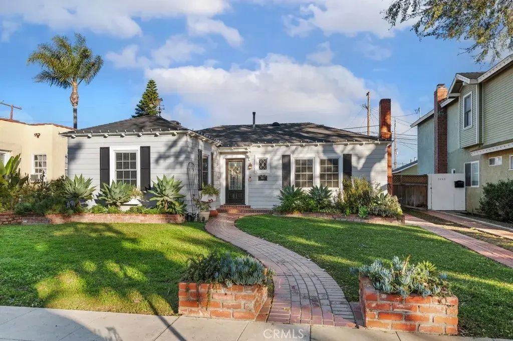 3454 Cerritos Avenue, Long Beach