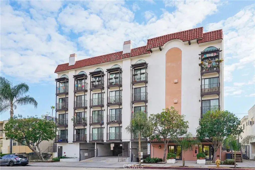 11162 Camarillo St 106, West Toluca Lake