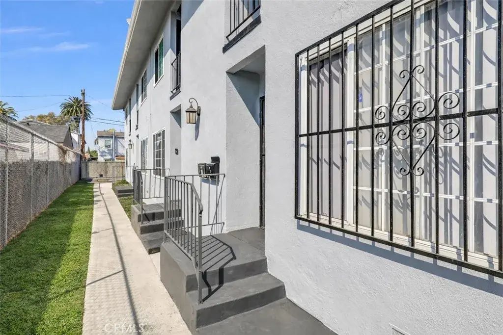 151 E 95th 1, Los Angeles