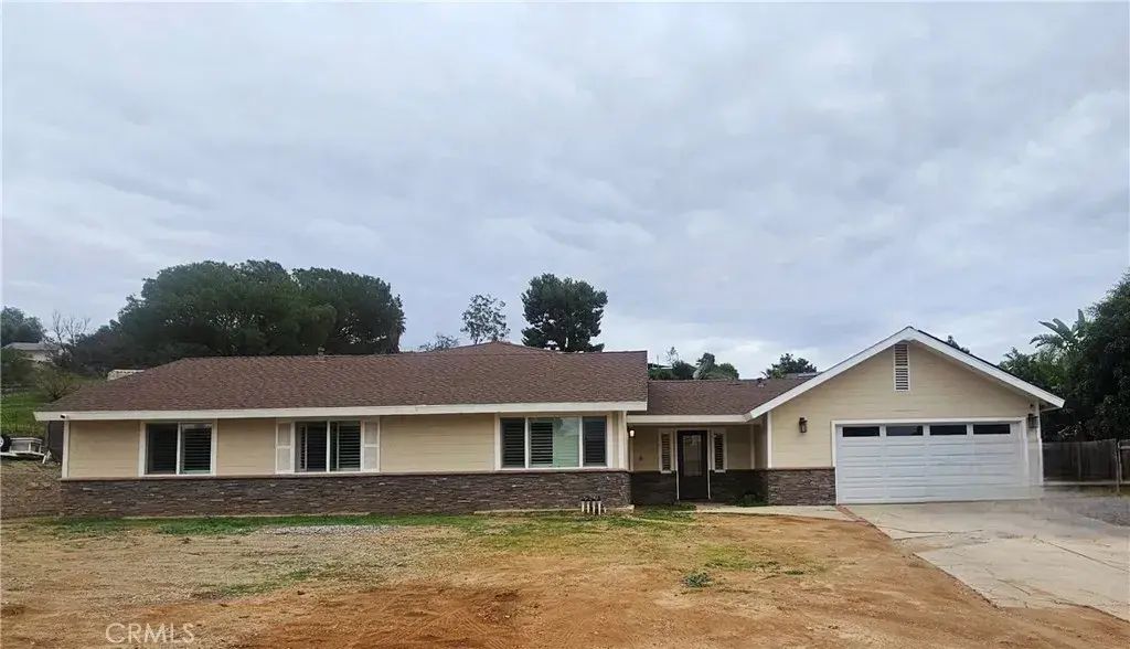 7556 Frazer, Jurupa Valley