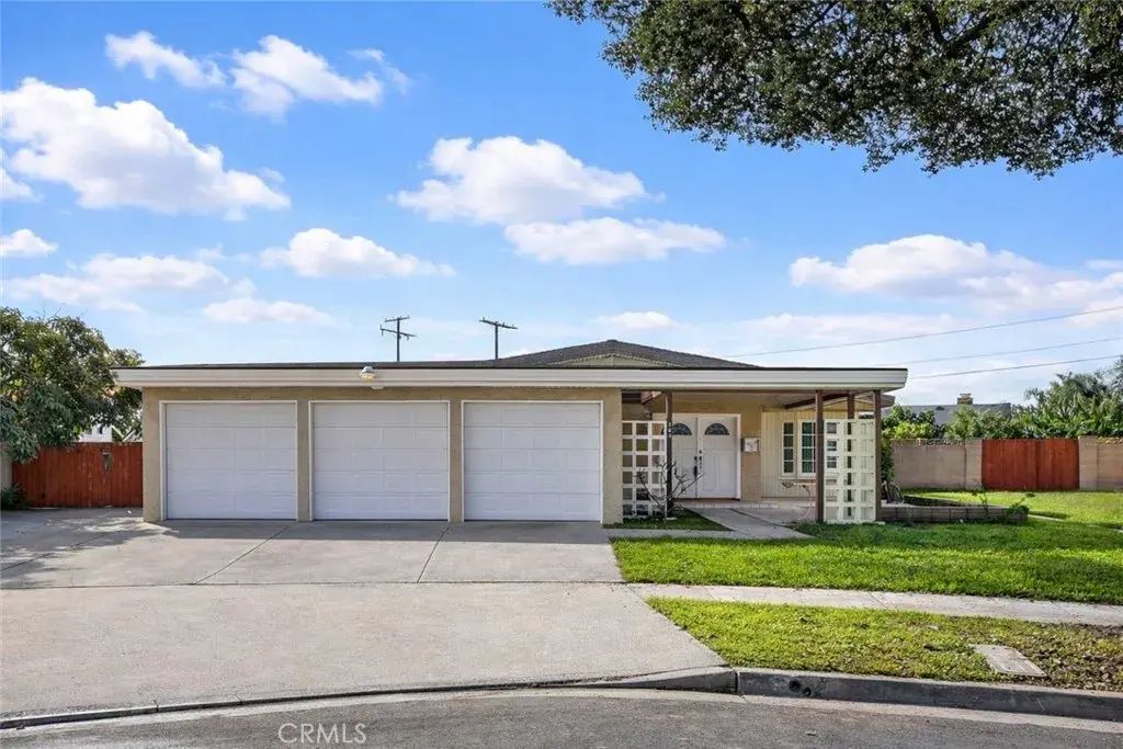 203 N Royal Place, Anaheim