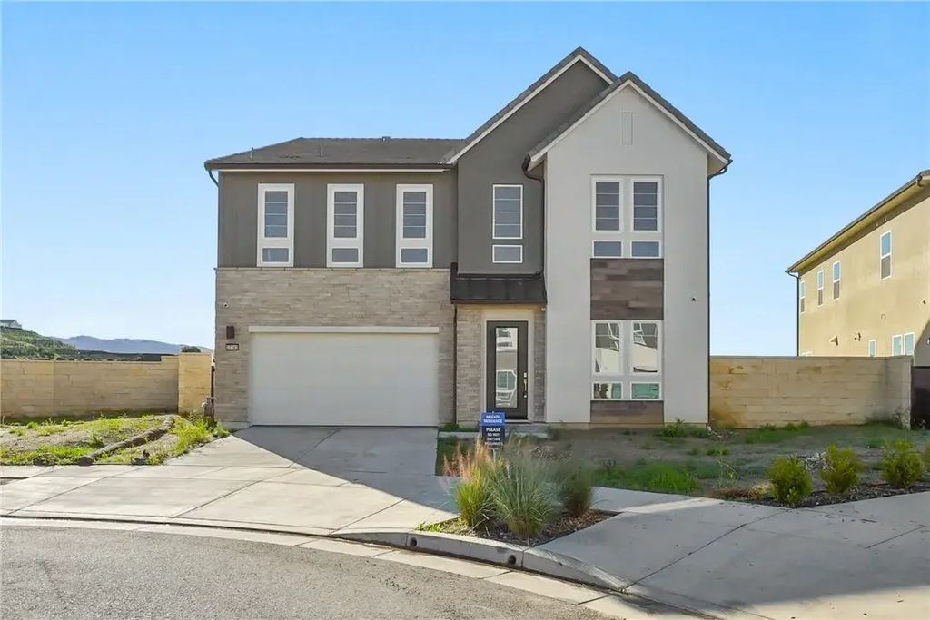 27392 Dialogue Way, Valencia