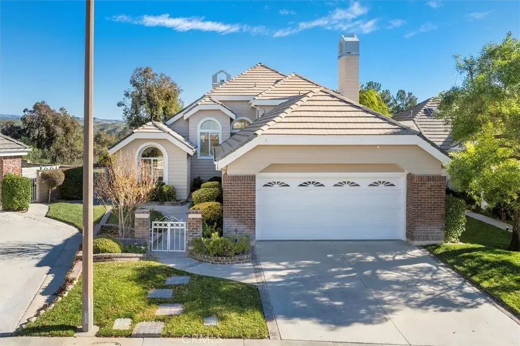 26008 Lucerne Court, Valencia