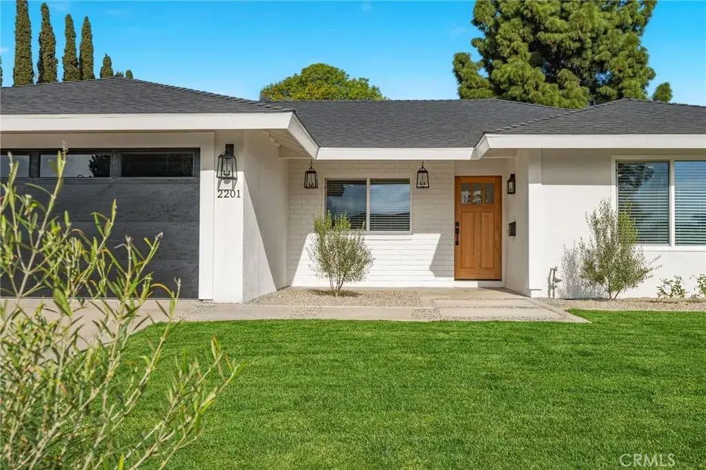2201 E Oakmont, Orange