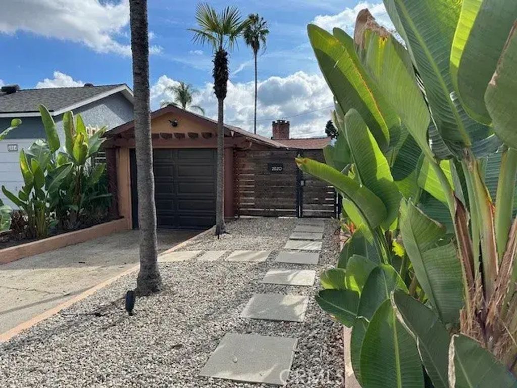 2820 W Chandler Boulevard, Burbank