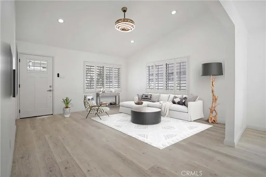 10848 Huston Street, North Hollywood