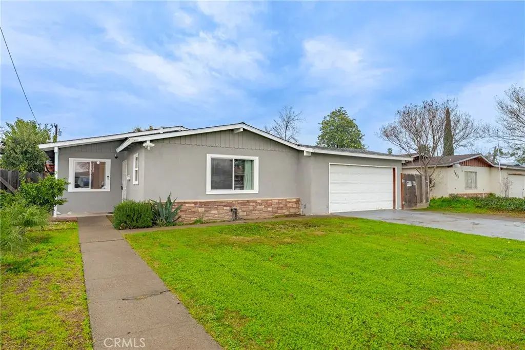 1595 E 26th St, Merced