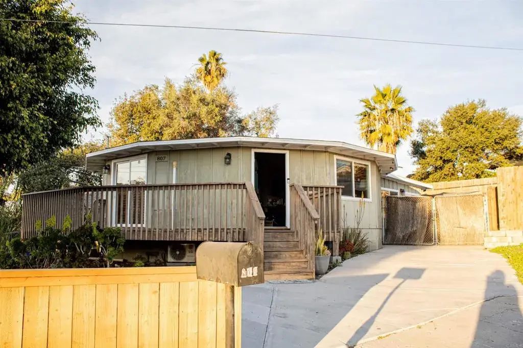 807 Kempton Street, Spring Valley