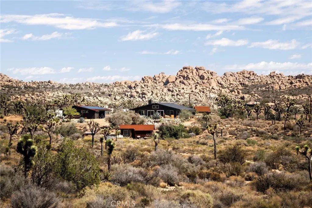 2680 Vine, Pioneertown