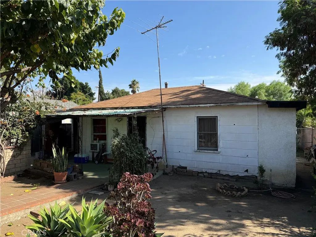 13600 Daventry, Pacoima