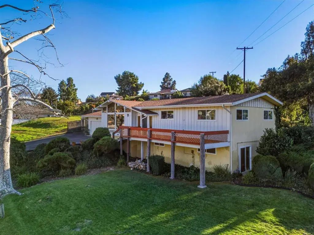 2041 Nutmeg Street North, Escondido