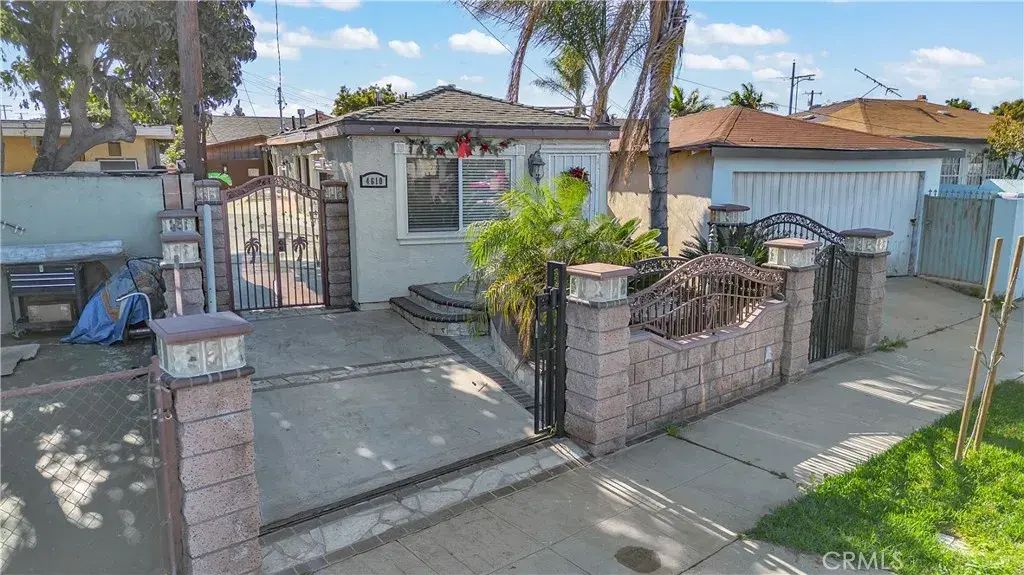 4610 Leonis, Commerce