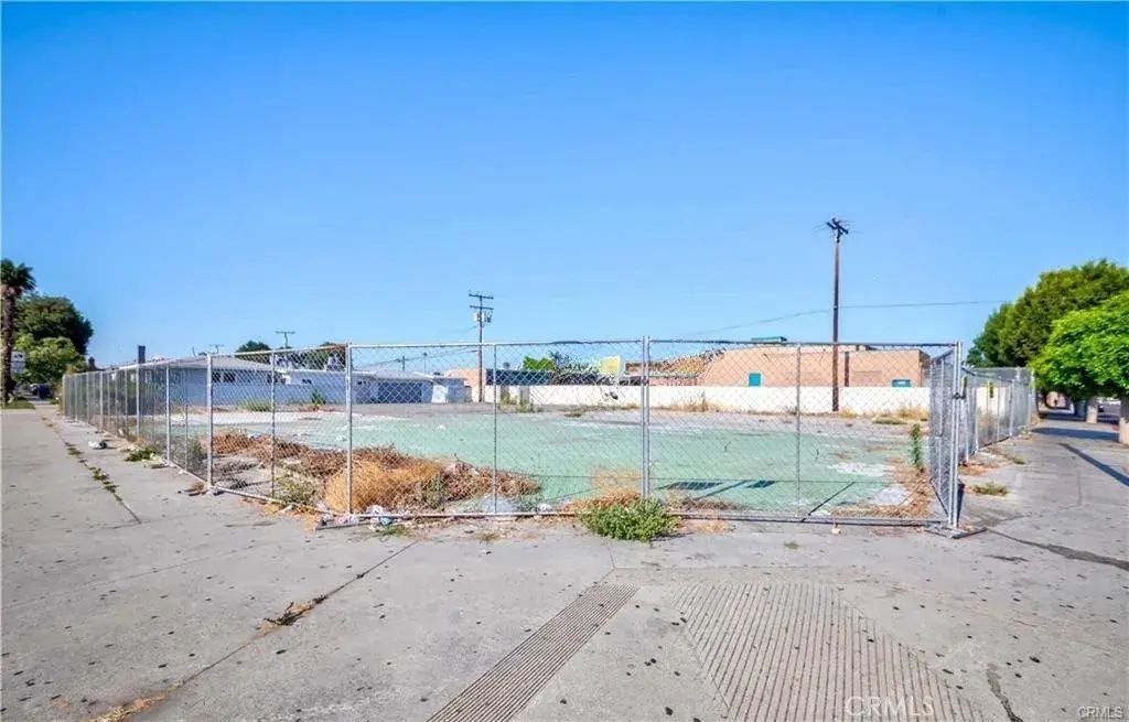 2416 E Alondra, Compton