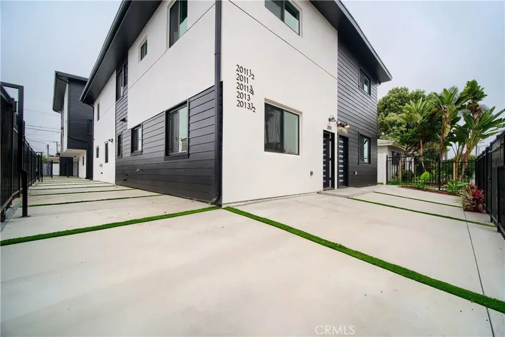 2011 S 8th Avenue, Los Angeles