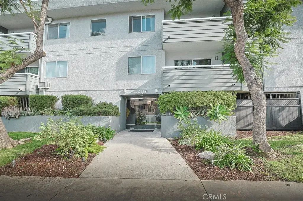 4406 Cahuenga Boulevard 101, Toluca Lake