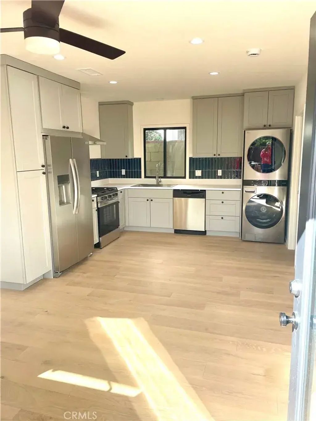 516 N Myers 101, Burbank