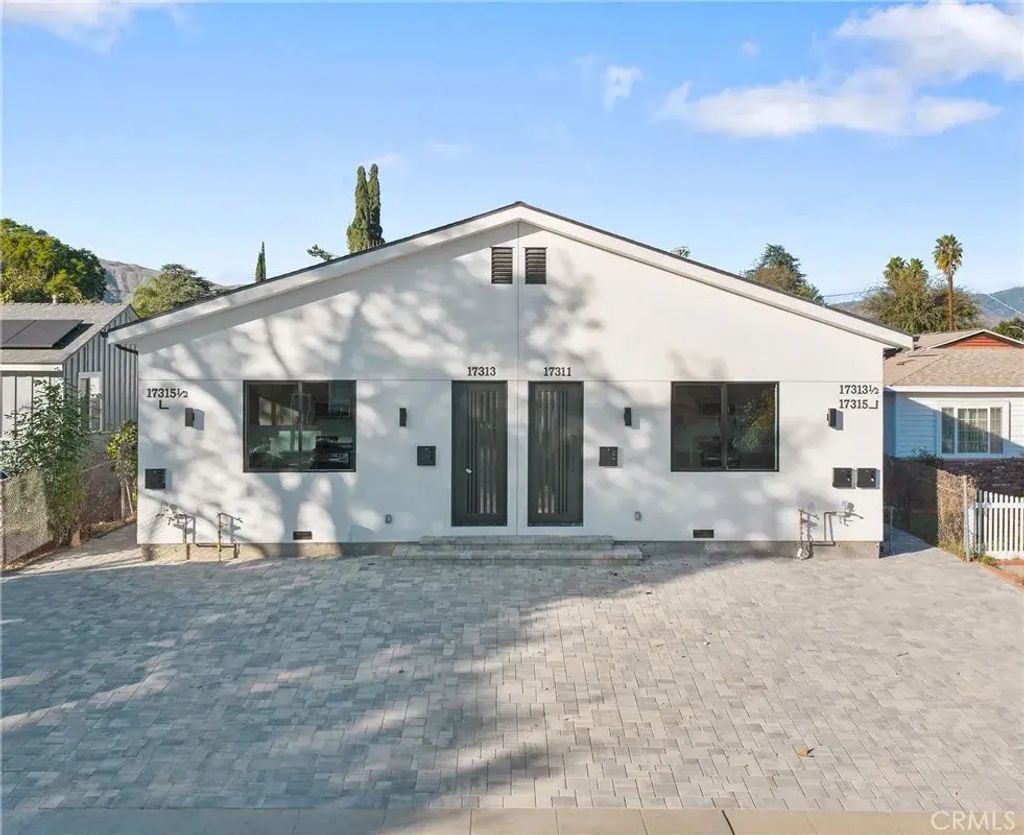 17313 Los Alimos, Granada Hills