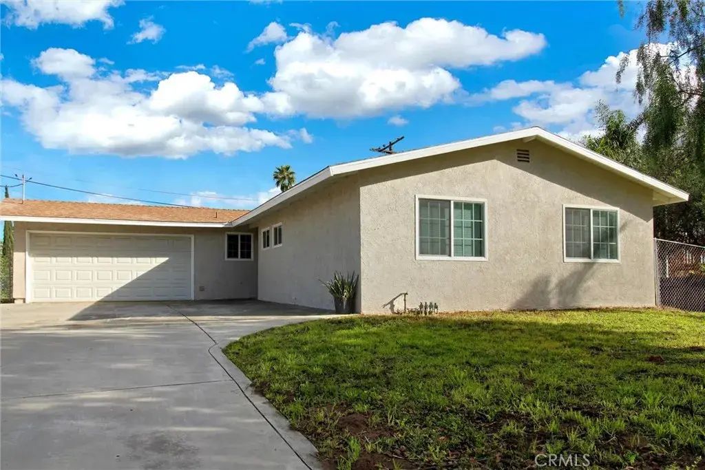 4210 Estrada, Jurupa Valley
