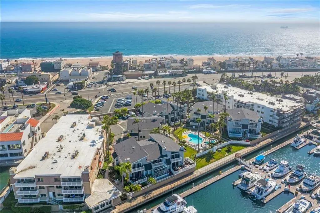 16255 Pacific Cir. 202, Huntington Beach