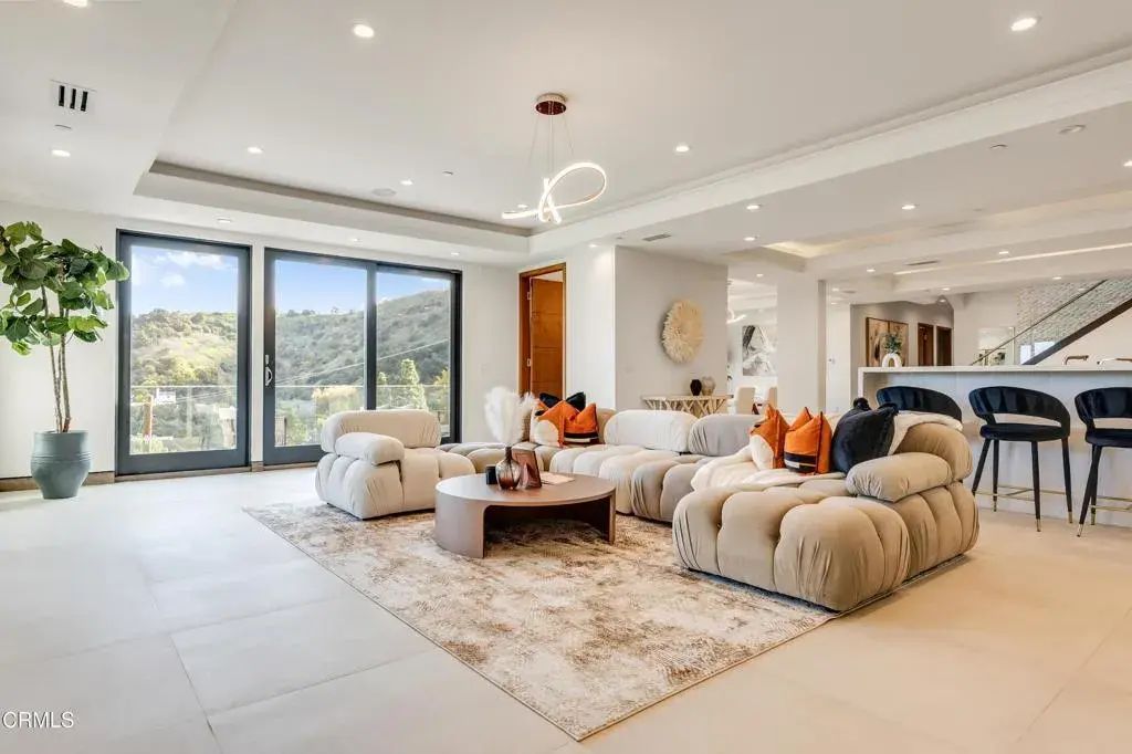 12480 Viewcrest Road, Los Angeles