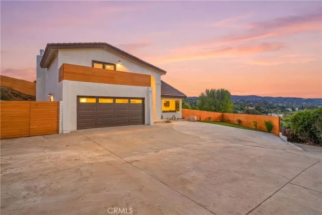 100 S Saddleback, Anaheim