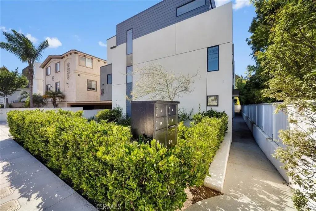 615 Aviation Way, Manhattan Beach