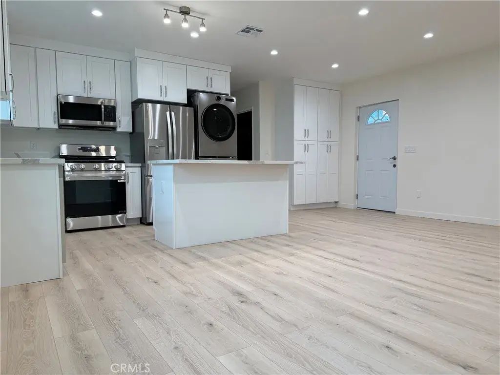22524 Vanowen, West Hills