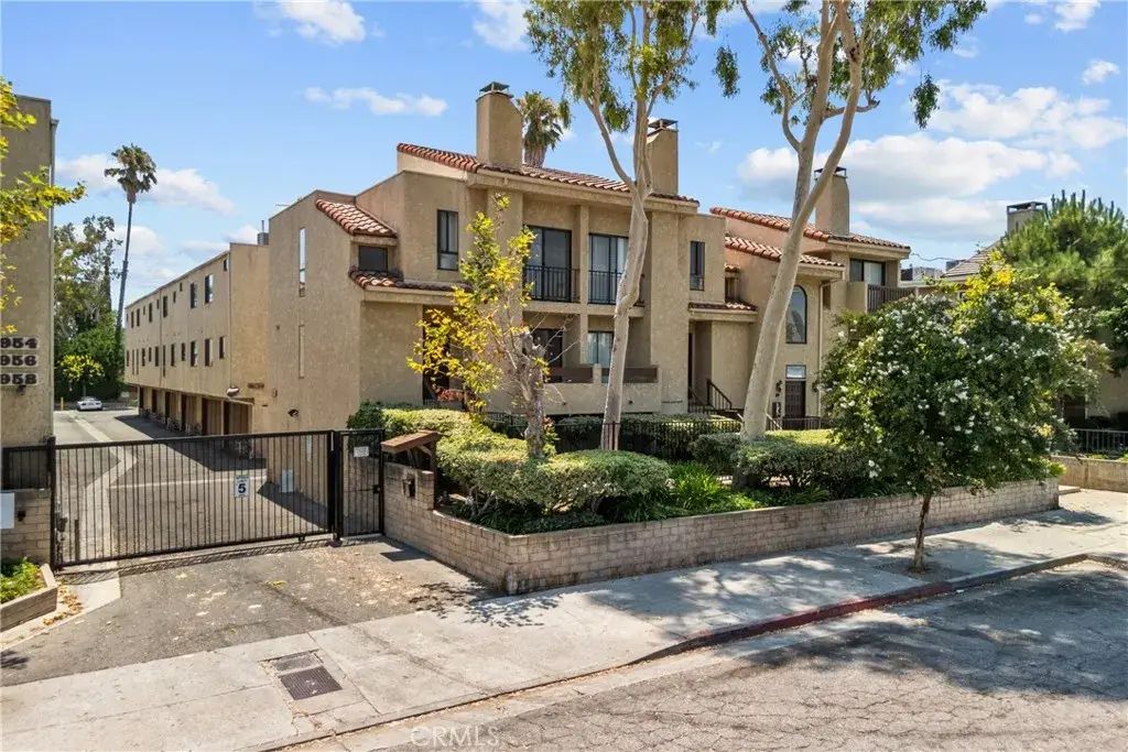 18958 Sherman Way 17, Reseda