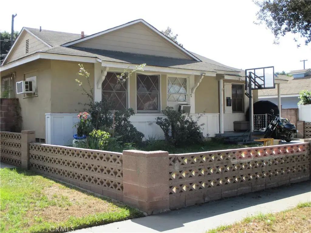 70 W Scott Street West, Long Beach