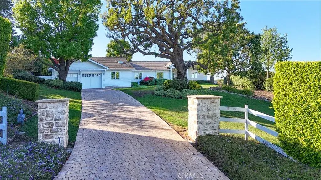 67 Eastfield, Rolling Hills