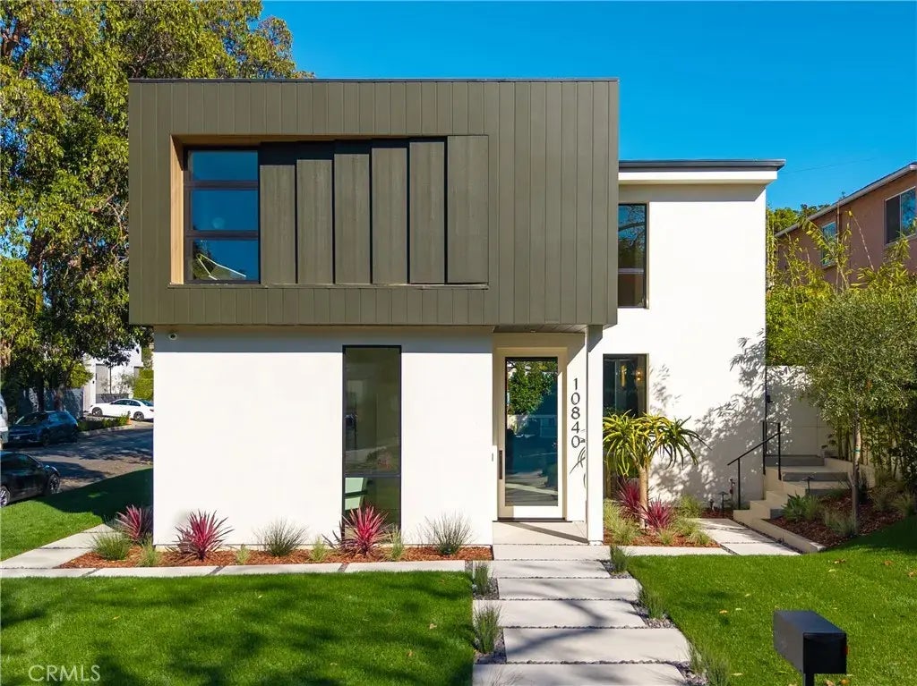 10840 Queensland, Los Angeles