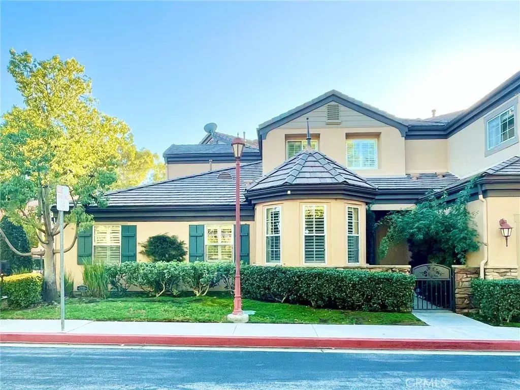 24812 Avignon Drive, Valencia