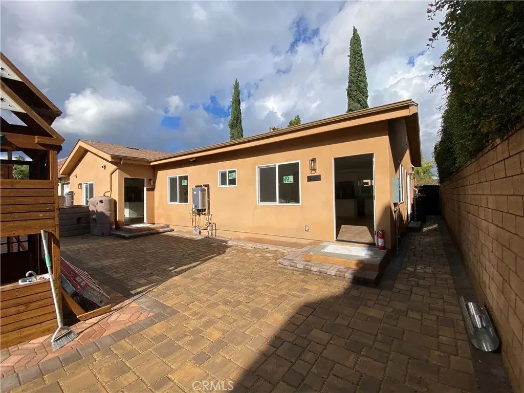 18543 Ingomar Street, Reseda