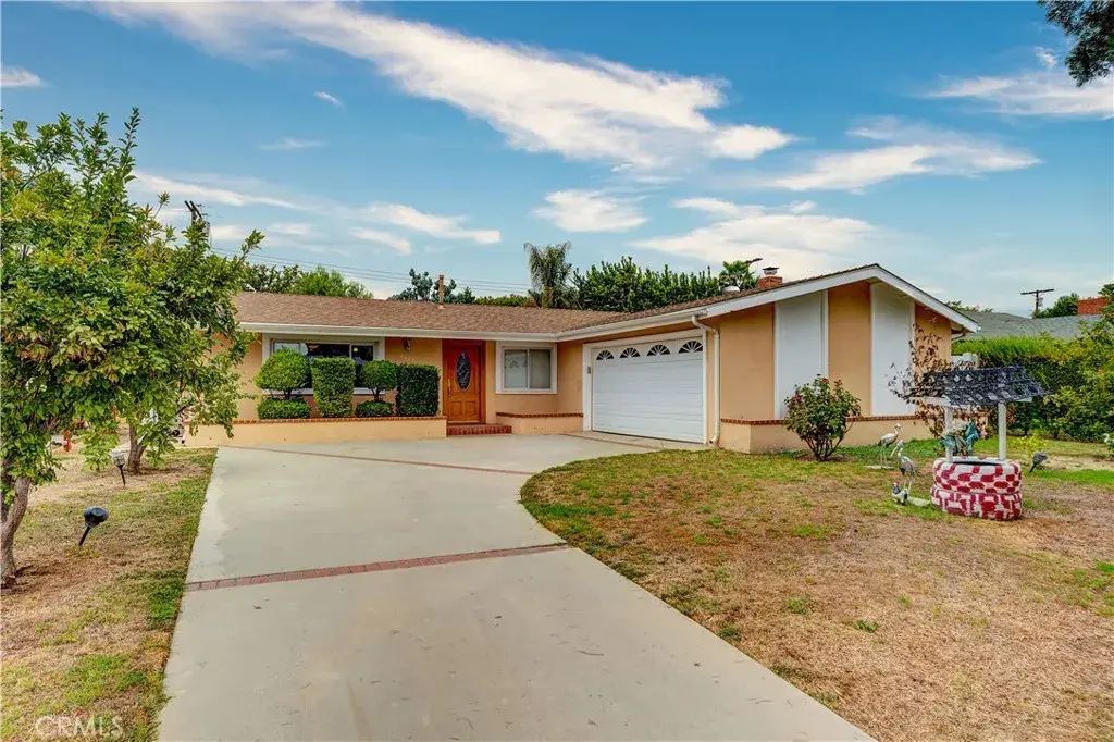 6621 Birchton Avenue, West Hills
