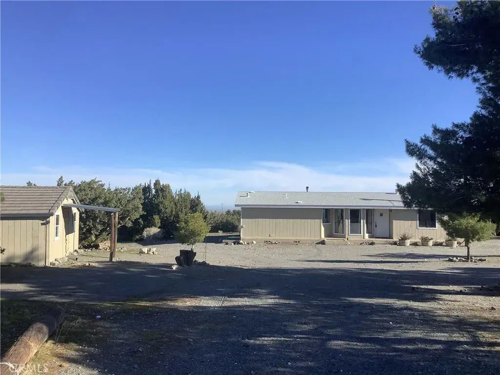 2830 Phelan Road, Phelan