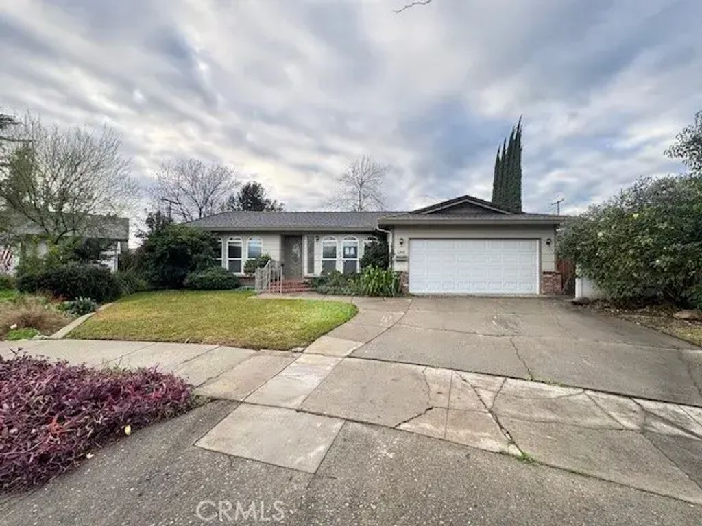 1300 Kensington Drive, Merced