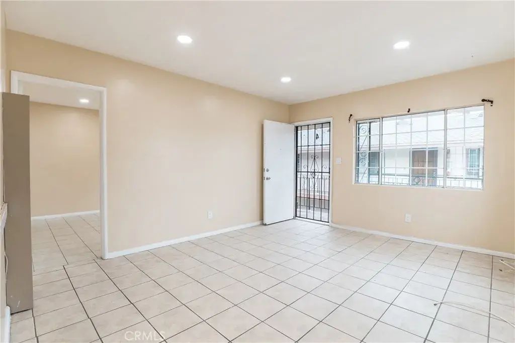 921 Carob, Montebello