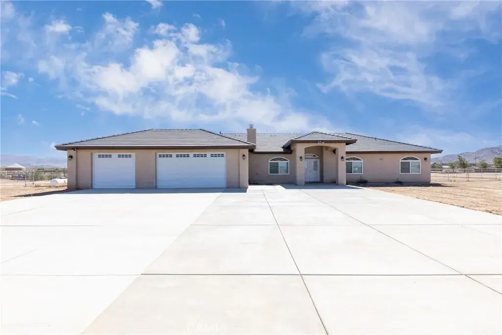 14625 Olema Road, Apple Valley