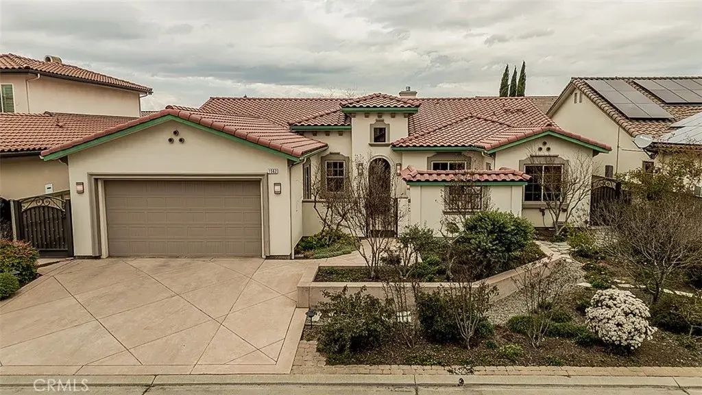 1562 N Empire Lane, Clovis