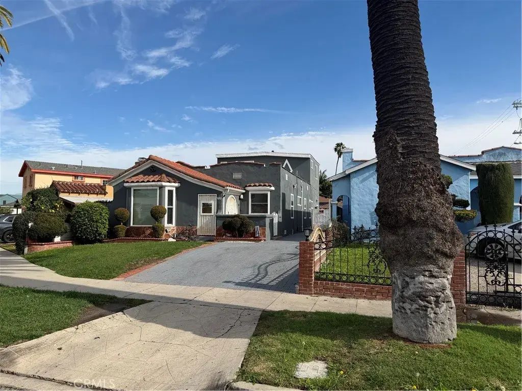 3020 S Palm Grove, Los Angeles