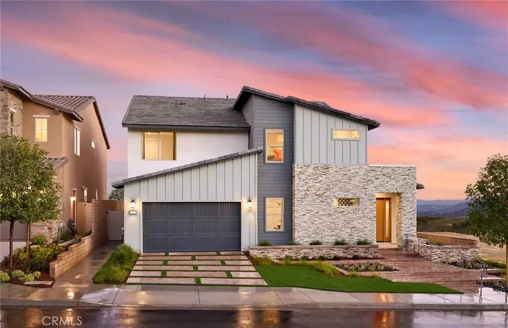 11823 Canoga Avenue, Chatsworth