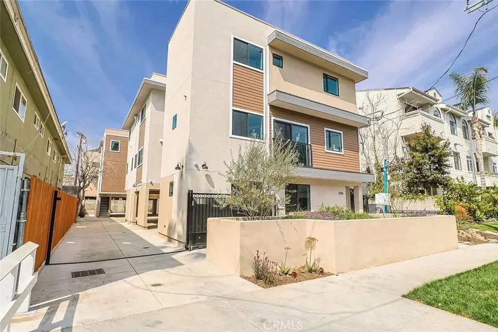 5261 Harmony Avenue, North Hollywood