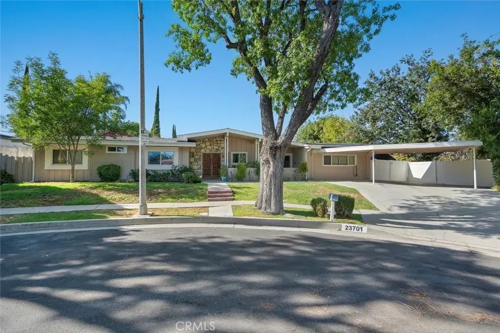 23701 Clarendon Street, Woodland Hills