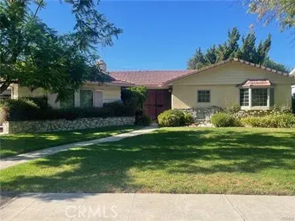23439 Clarendon Street, Woodland Hills