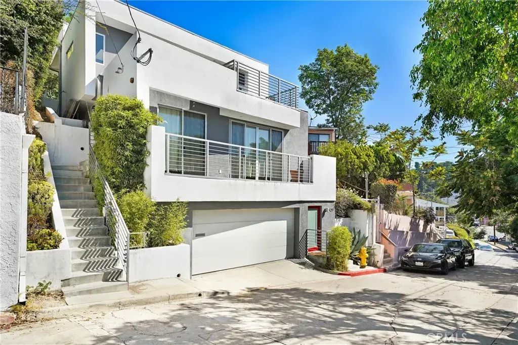 3907 De Longpre, Los Angeles