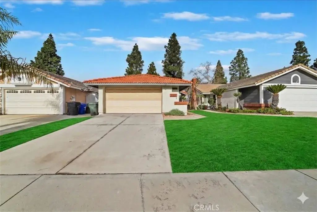 14502 Hillcrest Dr, Fontana