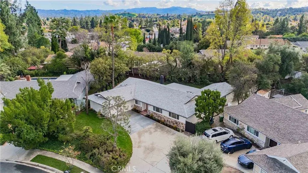 23352 Burton, West Hills
