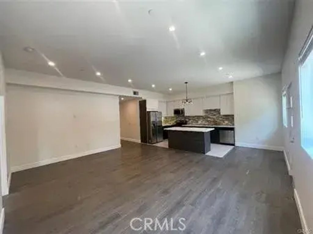 6445 Woodley Avenue 101, Lake Balboa
